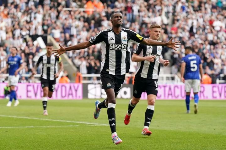 ‘ฮาว’ ไม่ปลื้ม! แข้งนิวฯมีแต่ข่าวย้ายออก