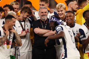 ‘เฮอร์เซเลอร์’ เฟิร์มไบรท์ตันตั้งแถวเกียรติยศให้ ‘ไก่’