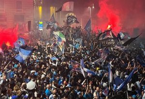 แฟนนาโปลีฉลองแชมป์เจ็บ 98 รายโดนจับอีก 4