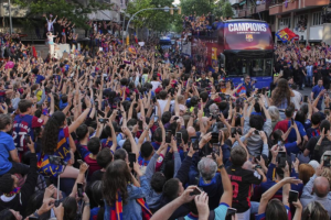 ‘แฟนบาร์ซ่า’ เกือบ 7 แสนร่วมแห่แชมป์กลางเมือง