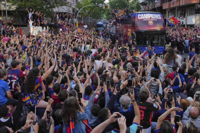 ‘แฟนบาร์ซ่า’ เกือบ 7 แสนร่วมแห่แชมป์กลางเมือง