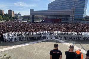 ออกไปให้หมด! ‘แฟนมิลาน’ ประท้วงใหญ่ไล่เจ้าของ