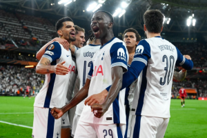 ปิดลอนดอน! ‘ไก่’ ยืนยันขึ้นรถแห่ถ้วย ‘ยูโรป้า’