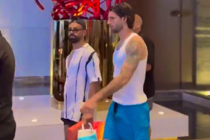 วันว่างๆ… ‘แข้งหงส์’ เที่ยวดูไบปาร์ตี้ลาเทรนท์