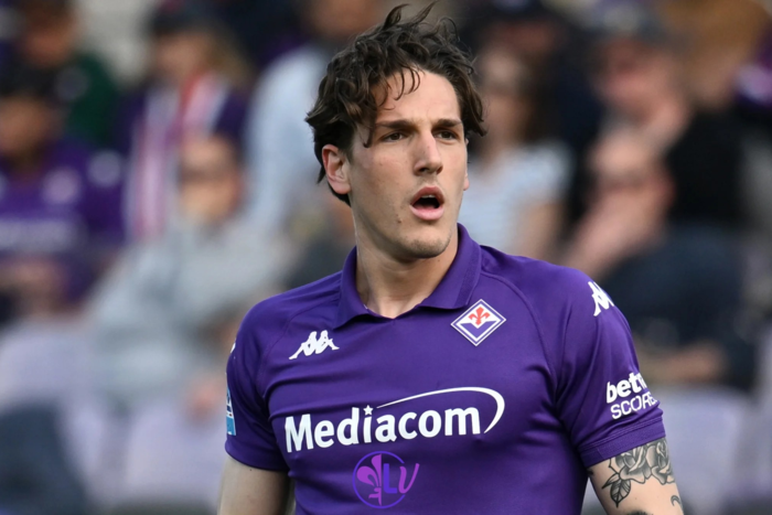 โรม่าแฉ ‘ซานิโอโล่’ บุกห้องแต่งตัวต่อยแข้งยู-20