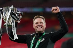 คู่ควร! เมืองนิวคาสเซิ่ลมอบรางวัลเกียรติยศแด่ ‘ฮาว’