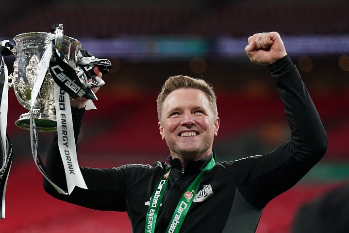 คู่ควร! เมืองนิวคาสเซิ่ลมอบรางวัลเกียรติยศแด่ ‘ฮาว’