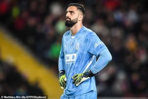 แย่งมือ 1 พ่อหมี! ‘มาม่า’ ลั่นปีหน้าอยู่หงส์ไม่ย้ายยืมตัว