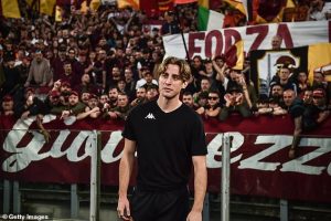 หายดีแล้ว! ‘โบเว่’ เข้าชมเกม ‘หมาป่า-ม่วง’ แฟนต้อนรับอบอุ่น