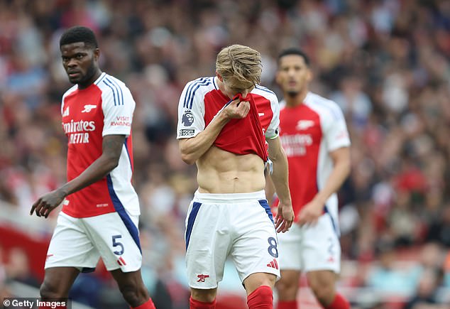 น้ำใจนักกีฬา…คาด ‘ปืน’ ตั้งแถวเกียรติยศเกมดวลหงส์