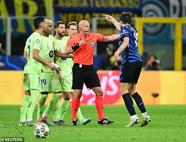 ไม่ควร! เผยภาพ ‘มาร์ติเนซ’ ถุยใส่ ‘อแซร์บี้’