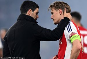 ยับ!!! โซเชียลพร้อมใจ ‘ขยี้’ ปืนตกรอบ UCL