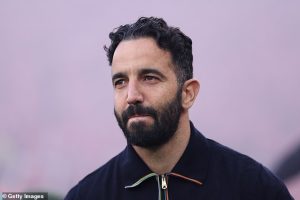 ห่วยมา 70 นาที! ฟีแลนซูฮก ‘บอสเจ๋ง’ ทิ้งไพ่พลิกเกม