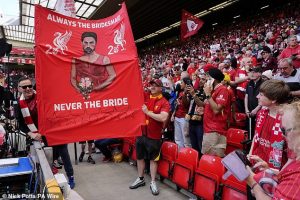 ยังไม่หนำใจ! แฟนหงส์ล้อปืนยับ ‘มือเปล่าอีกแล้ว’