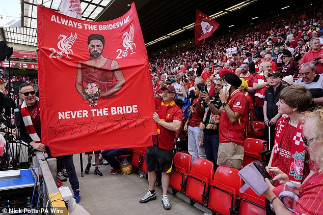 ยังไม่หนำใจ! แฟนหงส์ล้อปืนยับ ‘มือเปล่าอีกแล้ว’