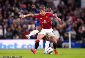 คีนไม่มีกั๊ก! สับ ‘ฮอยลุนด์’  เล่นอย่างกับเด็กเพิ่งโต