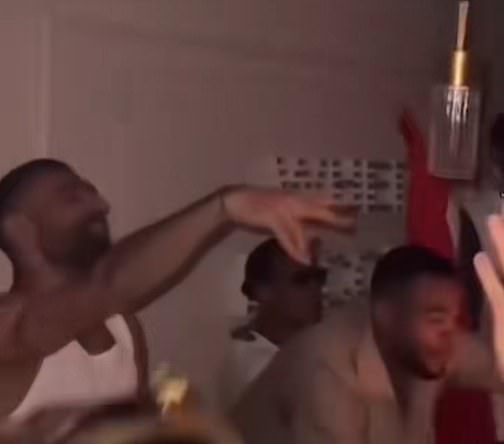 เต็มเหนี่ยว! หลุดภาพ ‘แข้งหงส์’ ยังฉลองต่อจนเดอะค็อปแซว