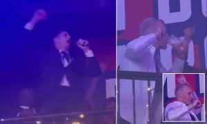 ‘ดีน’ ปีนระเบียง! พาเลซฉลองแชมป์เต็มคราบ