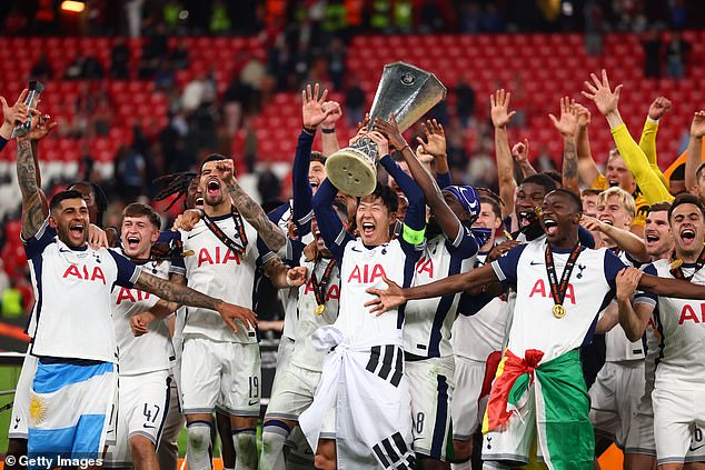 ใครผลัก! ‘ซน’ โชว์แผลหัวกระแทกถ้วยแชมป์