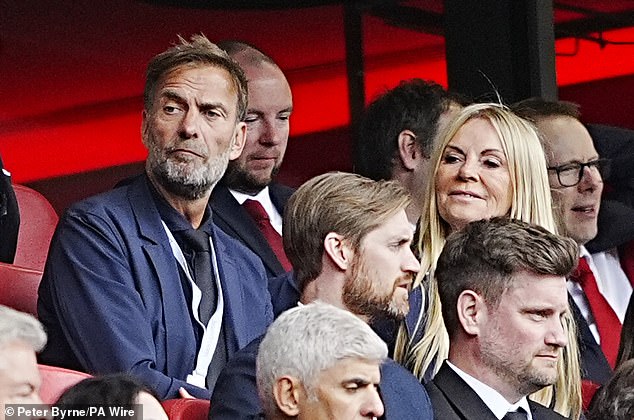 JK สุดช็อกเหตุรถพุ่งทับแฟนหงส์