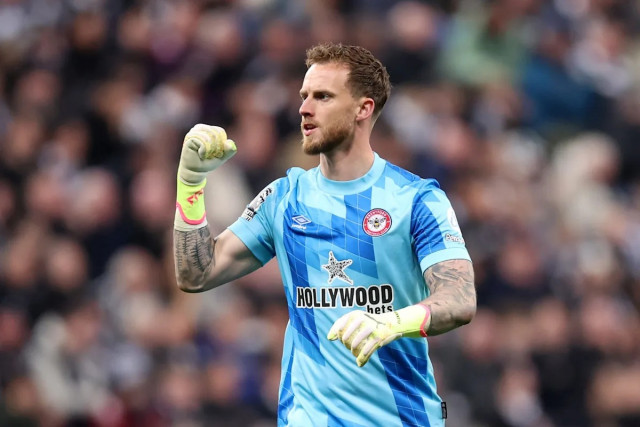 ลูกหมีรอเสียบ?! ‘เฟล็คเค่น’ ตอบรับเฝ้าเสาห้างยา