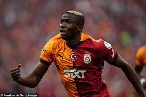 ส่งทีมเร่งเจรจา! ผีแนบ ‘ฮอยลุนด์’  ปาดหน้าคว้า ‘โอซิมเฮน’