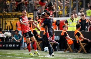 หงส์คุยคืบหน้าใกล้คว้า ‘ฟริมปง’ เติมแบ็คขวา