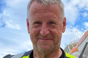 แฟนโบโด กลิมท์นำ ‘ปลาตากแห้ง’ แลกตั๋วเกมเจอไก่