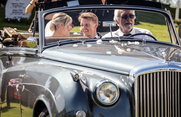 ยินดีด้วย! ‘โอเดการ์ด’ ควงแฟนสาวลั่นระฆังวิวาห์