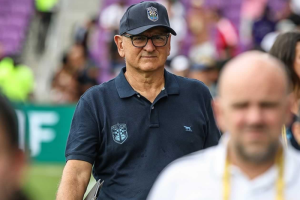 ปูด ‘แข้งโอ๊คแลนด์’ ขอปลดโค้ชไม่รู้จัก ‘โอตาเมนดี้’