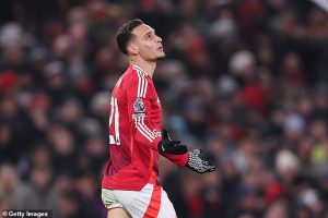 ขายทิ้งซะ! เรเน่วิจารณ์เดือด ‘หมุน+โช่’ แข้งเห็นแก่ตัว