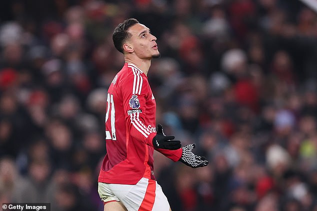 ขายทิ้งซะ! เรเน่วิจารณ์เดือด ‘หมุน+โช่’ แข้งเห็นแก่ตัว