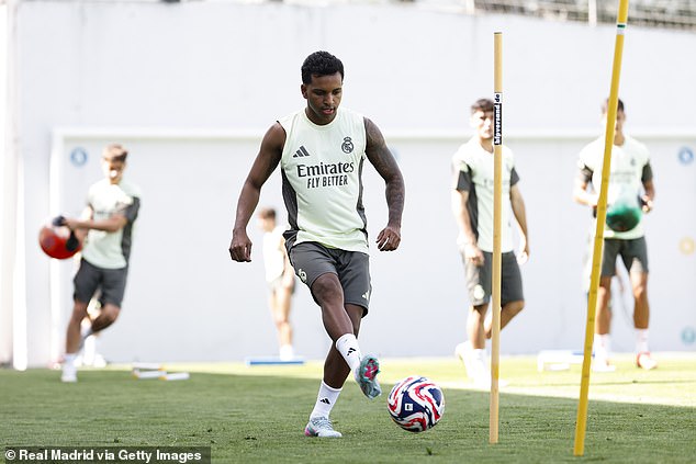 คุณชายเป่าหู!’โรดรีโก้’ แย้มเปลี่ยนใจสวมชุดขาวต่อ