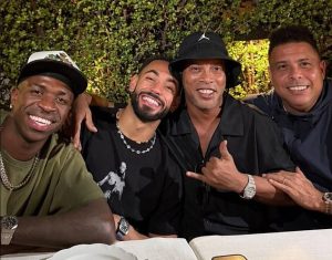 วันของเขา! ‘คุนญ่า’ ร่วมเฟรมตำนานบราซิลชื่นมื่น