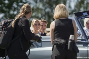 แข้งปืนบินนอร์เวย์ร่วมงานแต่ง ‘แคปโอ’