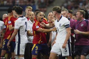 วัยกำลังร้อน! เด็ก ‘สิงโต-กระทิง’ ใส่นัวหลังจบเกม