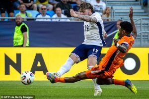 เอลเลียตต์เบิ้ล! ‘สิงโตน้อย’ เชือดกังหัน 2-1 ชิงยูโร 2 สมัยติด