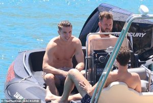 ผ่อนคลายหน่อย! ‘เยอเคเรส’ โผล่พักร้อนกรีซ