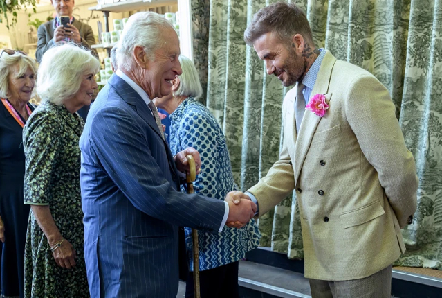 ‘เฮียเบ็ค’ สุดภูมิใจรับยศ ‘เซอร์’ อย่างเป็นทางการ