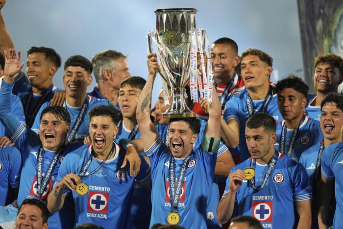 งูมีเพื่อน! ไวท์แคปส์เละนัดชิง 5-0 ‘ครูซ อาซูล’ ชูแชมป์ทวีป