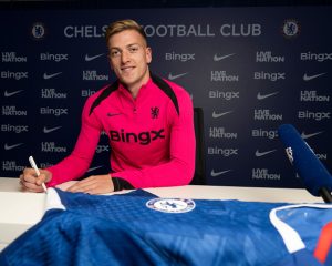 ‘มิเกล’ เชื่อแฟนสิงห์อยากเห็น ‘โอซิมเฮน’ มากกว่า ‘ดีแลป’