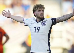 สนามแห้ง! ‘เอลเลียตต์’ รับเจ็บจริงสไลด์เข่าดีใจยิงได้