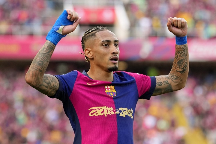 บาร์ซ่ากวาดเรียบ! ‘ราฟินญ่า’ คว้าแข้งแห่งปีลาลีก้า