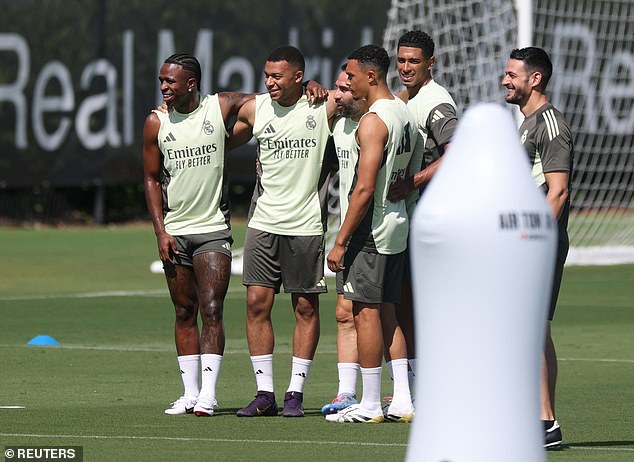 คุณชายเตรียมปิดห้องคุย ‘เป้-อุส’ กู้วิกฤติราชัน