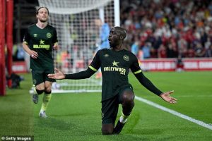 เจ้าป่าบิดคว้า ‘วิสซ่า’ แต่โดนผึ้งปัดทันควัน