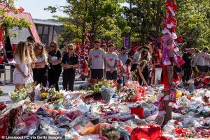 แข้งหงส์ ‘อาลัยโชต้า’ พร้อมครอบครัวที่แอนฟิลด์