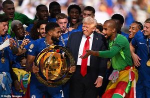 นักอ่านปากเผยคำพูด ‘ทรัมป์’ ยืนค้างงานฉลองสิงห์