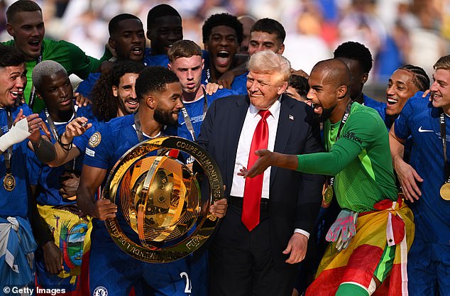 นักอ่านปากเผยคำพูด ‘ทรัมป์’ ยืนค้างงานฉลองสิงห์