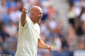 พ่อลิ้นทอง…’สล็อท’ เอาอีกอาสาเป่าหู ‘เอกิติเก้’ จนต้องมนต์