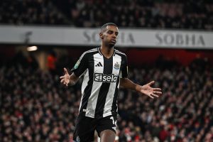 ‘อิซาค’ วอนท์ค่าเหนื่อย 300k ต่อสัญญาสาลิกา